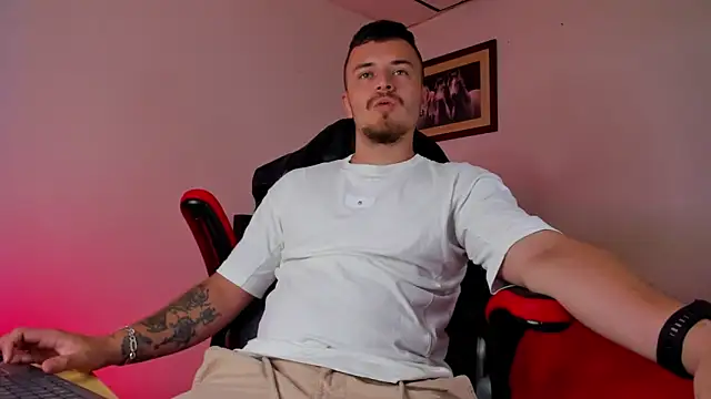 Snapshot of james_connor2 chatting on February 5, 6:37 pm james connor2 online show from February 5, 6:37 pm