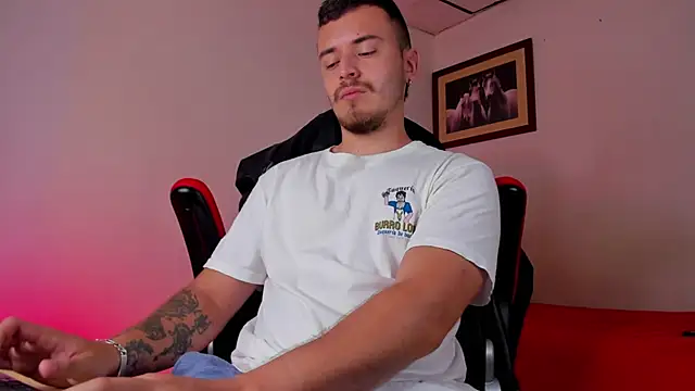 Snapshot of james_connor2 chatting on February 7, 7:06 pm james connor2 online show from February 7, 7:06 pm