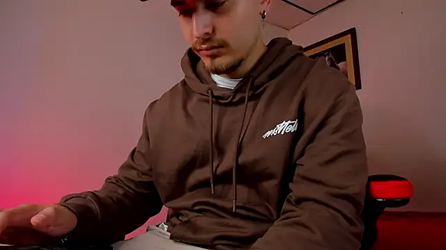 Snapshot of james_connor2 chatting on February 15, 7:28 pm james connor2 online show from February 15, 7:28 pm