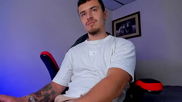 Snapshot of james_connor2 chatting on February 25, 7:14 pm james connor2 online show from February 25, 7:14 pm