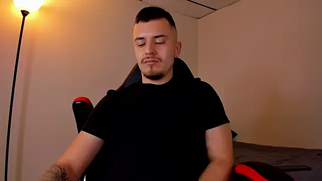 Snapshot of james_connor2 chatting on March 11, 6:30 pm james connor2 online show from March 11, 6:30 pm