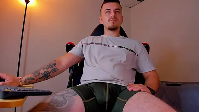 Snapshot of james_connor2 chatting on March 16, 7:38 pm james connor2 online show from March 16, 7:38 pm