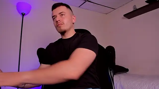 Snapshot of james_connor2 chatting on November 15, 7:10 pm james connor2 online show from November 15, 7:10 pm