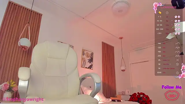 Snapshot of TiffanyWright chatting on January 21, 7:17 pm TiffanyWright online show from January 21, 7:17 pm