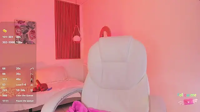 Snapshot of TiffanyWright chatting on October 21, 11:22 am TiffanyWright online show from October 21, 11:22 am