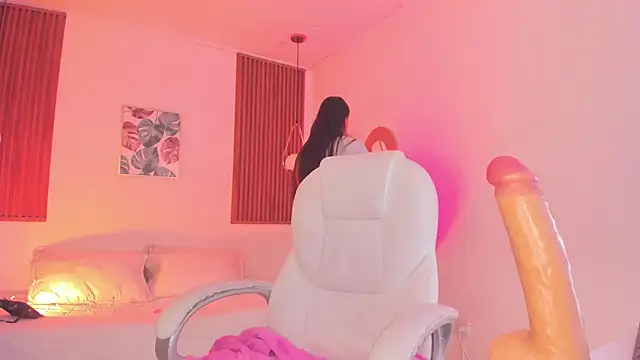 Snapshot of TiffanyWright chatting on November 4, 11:20 am TiffanyWright online show from November 4, 11:20 am