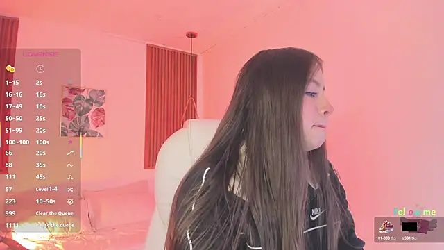 Snapshot of TiffanyWright chatting on November 7, 11:32 am TiffanyWright online show from November 7, 11:32 am