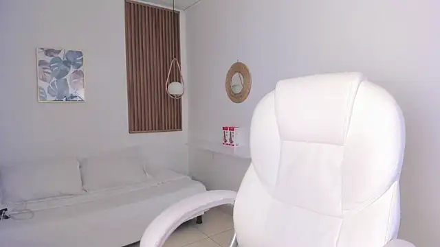 Snapshot of TiffanyWright chatting on December 14, 2:00 pm TiffanyWright online show from December 14, 2:00 pm