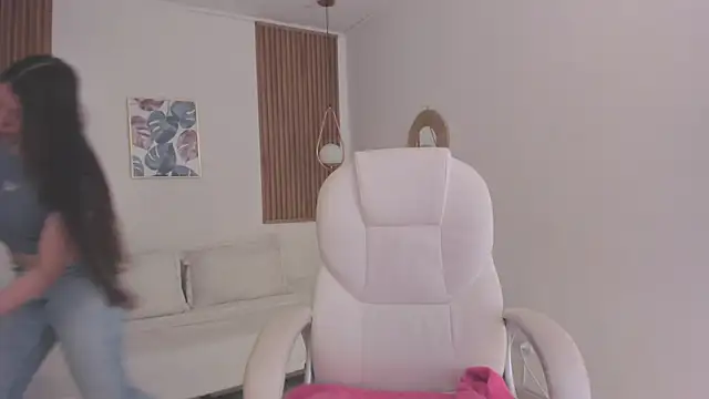 Snapshot of TiffanyWright chatting on December 15, 1:26 pm TiffanyWright online show from December 15, 1:26 pm