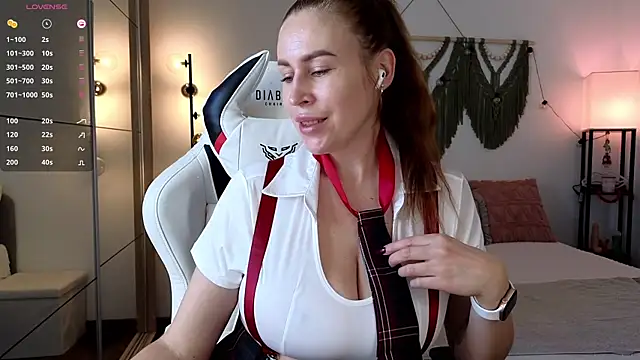 Snapshot of AliceMYs chatting on October 28, 10:19 am AliceMYs online show from October 28, 10:19 am