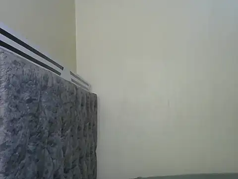 Snapshot of Little_miss_charming chatting on December 27, 6:20 pm Little miss charming online show from December 27, 6:20 pm