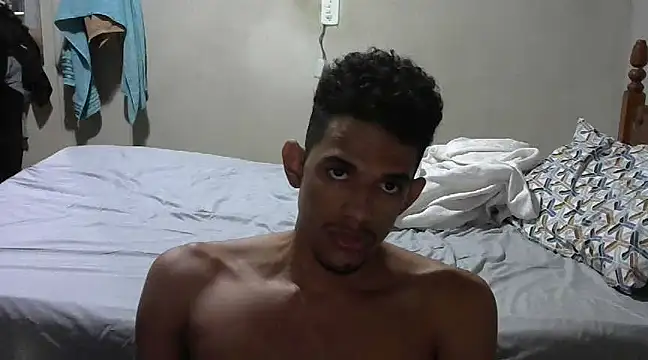 Snapshot of RenziTatte chatting on March 7, 12:48 am RenziTatte online show from March 7, 12:48 am