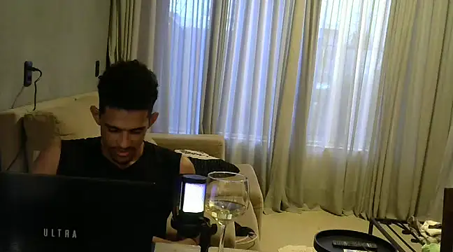 Snapshot of RenziTatte chatting on March 8, 10:02 pm RenziTatte online show from March 8, 10:02 pm