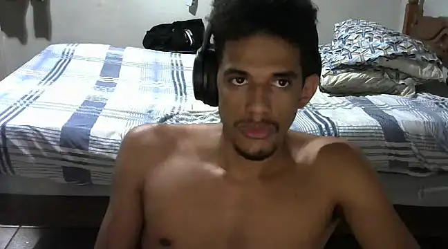 Snapshot of RenziTatte chatting on March 15, 1:52 am RenziTatte online show from March 15, 1:52 am