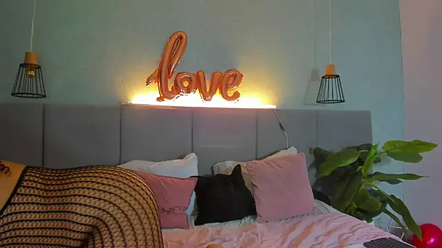 Annie-Wolf online show from February 15, 8:54 pm