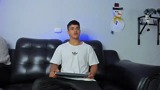 Rob saenz  online show from December 28, 1:49 pm