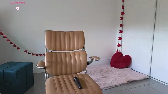 Sapphir3xoxo online show from February 12, 3:16 pm