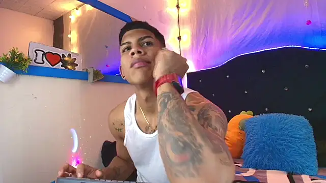 Damian latinxxx online show from February 12, 9:10 am