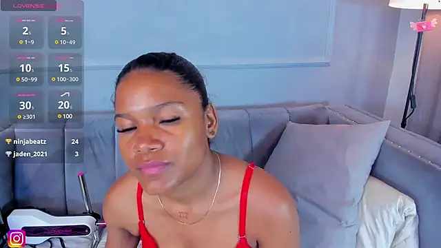 Isabellsmmith online show from February 22, 6:50 am