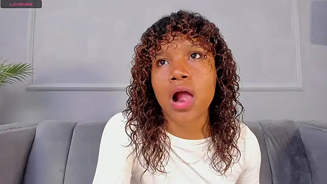 Isabellsmmith online show from February 27, 3:58 am