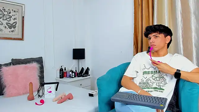 Santy carrington online show from January 18, 12:02 am