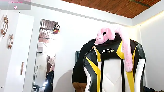 Snapshot of Cute_ash chatting on December 17, 3:12 am Cute ash online show from December 17, 3:12 am