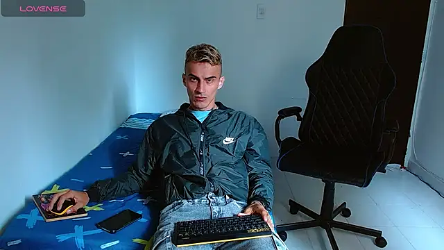 bray hotboy777 online show from October 11, 3:32 pm