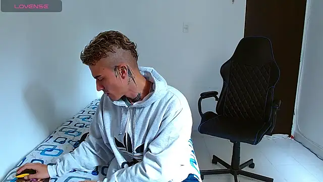 bray hotboy777 online show from October 12, 3:33 pm