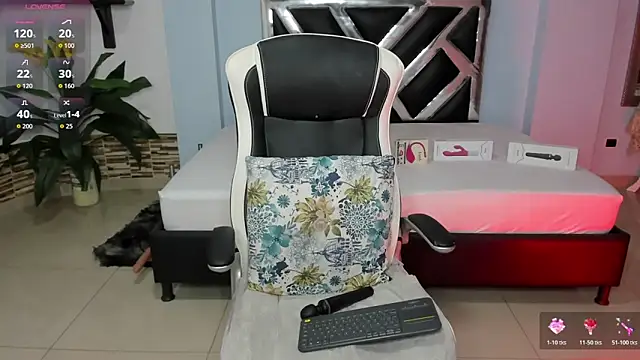 Snapshot of EroticAzir chatting on November 19, 3:39 am EroticAzir online show from November 19, 3:39 am