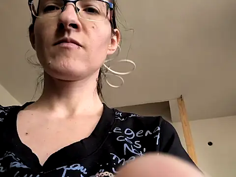 Snapshot of Milky_hairy_mommy chatting on February 9, 10:42 am Milky hairy mommy online show from February 9, 10:42 am