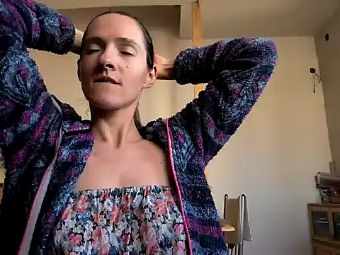 Snapshot of Milky_hairy_mommy chatting on February 11, 11:10 am Milky hairy mommy online show from February 11, 11:10 am