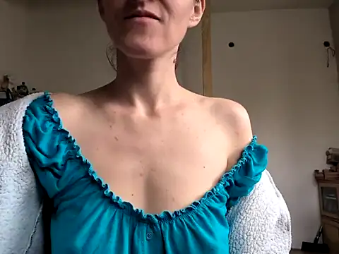 Snapshot of Milky_hairy_mommy chatting on March 11, 10:07 am Milky hairy mommy online show from March 11, 10:07 am