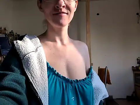 Snapshot of Milky_hairy_mommy chatting on March 12, 7:13 am Milky hairy mommy online show from March 12, 7:13 am