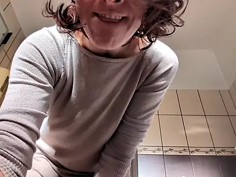 Snapshot of Milky_hairy_mommy chatting on September 29, 6:51 am Milky hairy mommy online show from September 29, 6:51 am