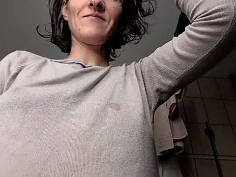 Snapshot of Milky_hairy_mommy chatting on September 29, 8:24 pm Milky hairy mommy online show from September 29, 8:24 pm