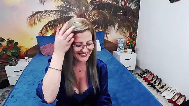 eviajoness online show from February 16, 4:42 am