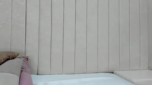 Littleolivia  online show from March 5, 1:06 pm