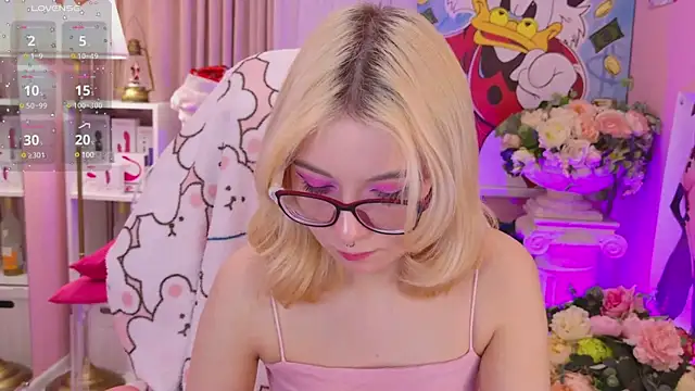 Snapshot of Coconut_Mia chatting on December 10, 9:22 pm Coconut Mia online show from December 10, 9:22 pm