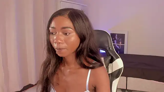 SavannahWildee online show from December 19, 9:28 pm