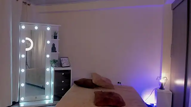 SavannahWildee online show from March 14, 12:10 am