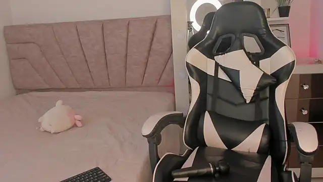 SavannahWildee online show from October 15, 1:22 pm