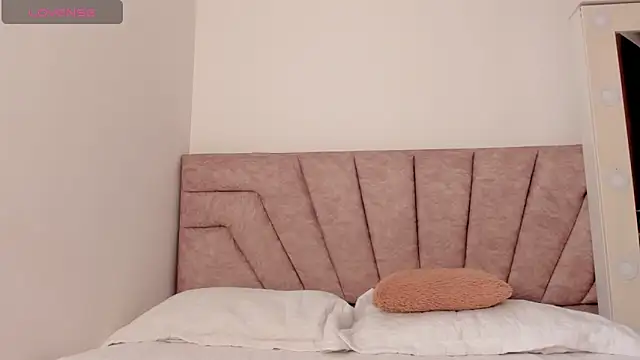 SavannahWildee online show from November 16, 1:06 pm