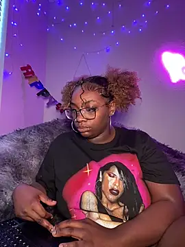 Snapshot of LillShayy chatting on November 8, 5:45 pm LillShayy online show from November 8, 5:45 pm