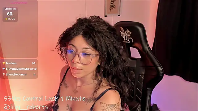 Snapshot of LilyRobertts chatting on February 23, 3:02 am LilyRobertts online show from February 23, 3:02 am