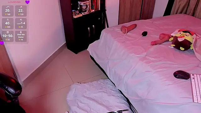 Snapshot of LilyRobertts chatting on November 27, 2:35 am LilyRobertts online show from November 27, 2:35 am