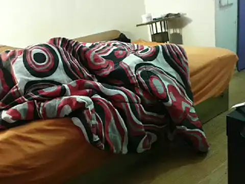 Snapshot of eblata04 chatting on February 15, 2:58 am eblata04 online show from February 15, 2:58 am