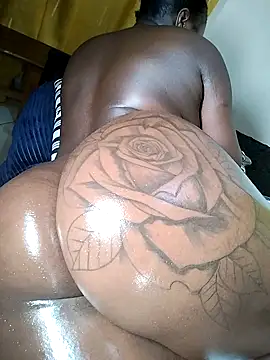 Hugemassivebootie online show from March 14, 7:55 pm