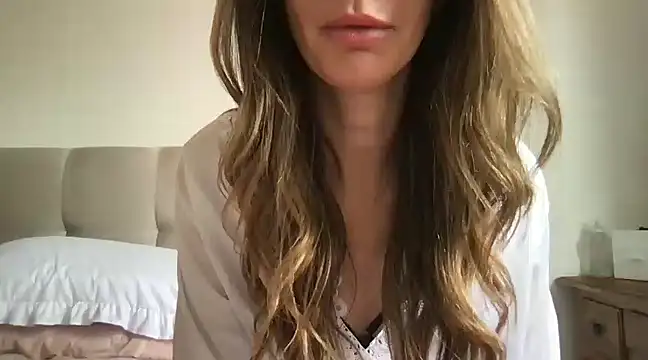 paolajonez online show from December 13, 11:13 am