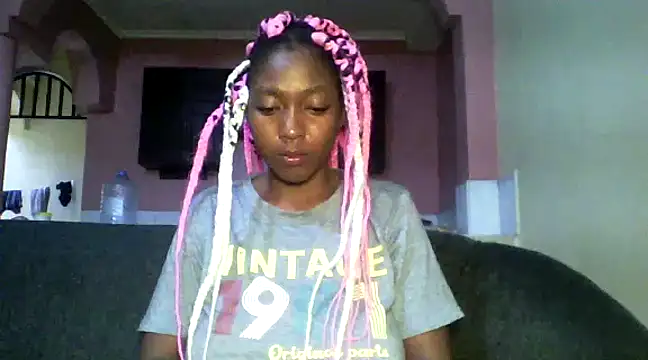 Snapshot of Sexxy_bre chatting on December 25, 6:31 am Sexxy bre online show from December 25, 6:31 am