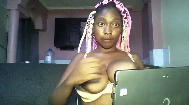 Snapshot of Sexxy_bre chatting on December 25, 2:56 pm Sexxy bre online show from December 25, 2:56 pm